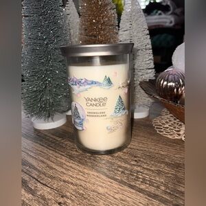 #224. Yankee candle. 20oz signature large tumbler candle. Snow Globe Wonderland